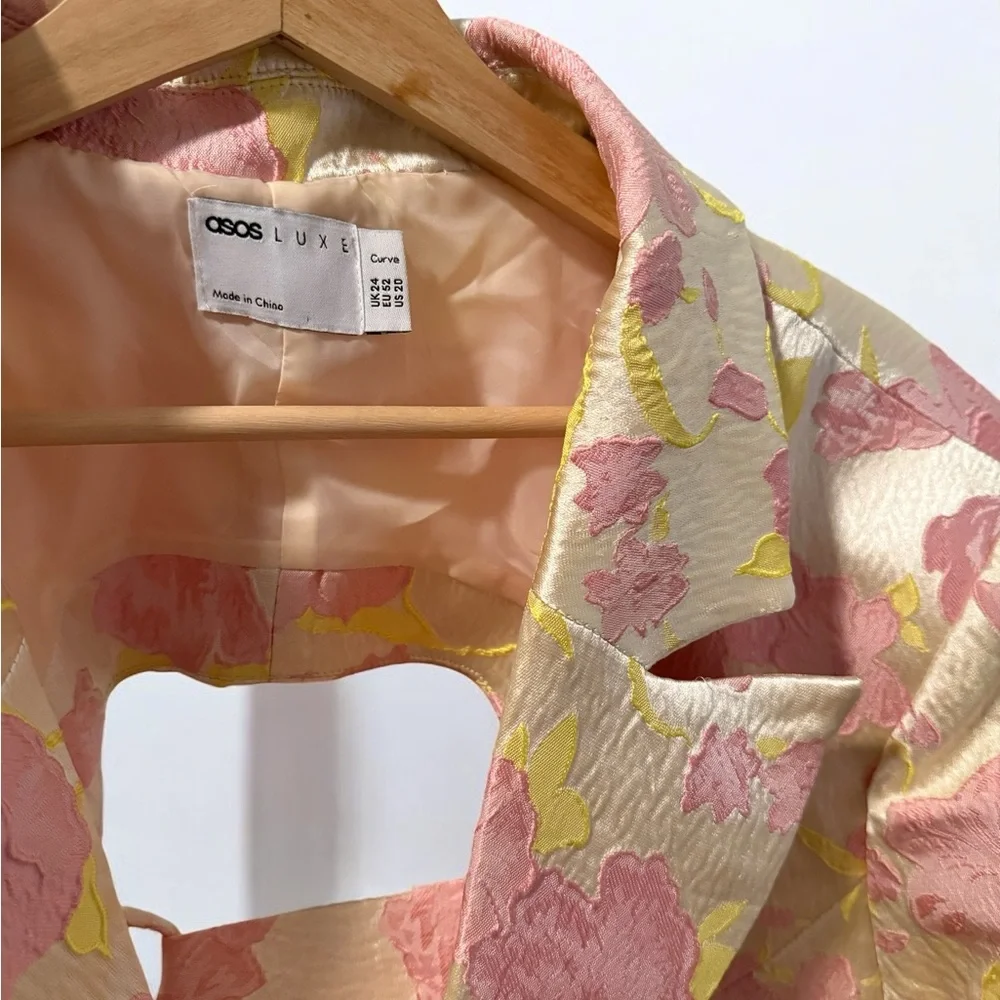 ASOS LUXE Curve Jacquard Cropped Floral Blazer - Picture 6 of 6